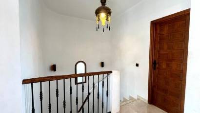 Återförsäljning - Villa -
Villamartin - Villamartín