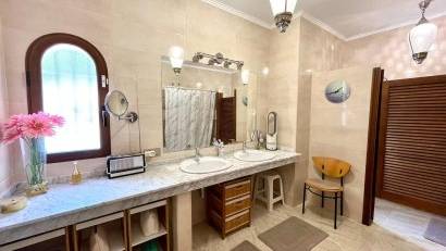 Återförsäljning - Villa -
Villamartin - Villamartín