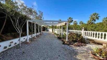 Återförsäljning - Villa -
Villamartin - Villamartín