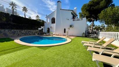 Återförsäljning - Villa -
Villamartin - Villamartín