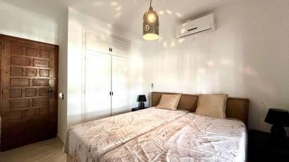 Återförsäljning - Villa -
Villamartin - Villamartín