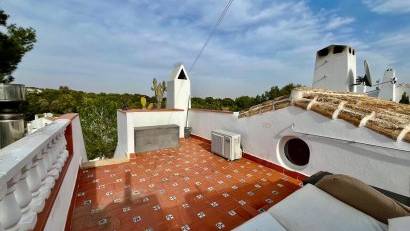 Återförsäljning - Villa -
Villamartin - Villamartín