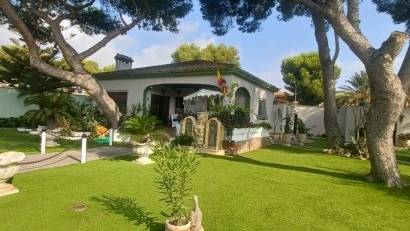 Återförsäljning - Villa -
Orihuela Costa