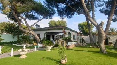 Återförsäljning - Villa -
Orihuela Costa