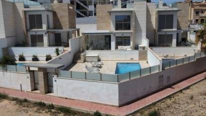 Resale - Villa -
Orihuela Costa