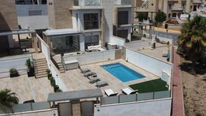 Resale - Villa -
Orihuela Costa