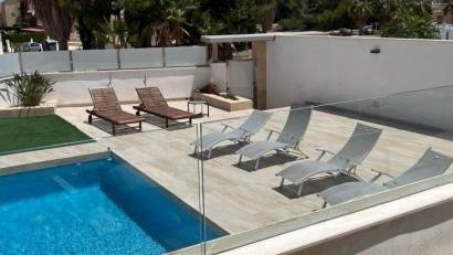 Resale - Villa -
Orihuela Costa