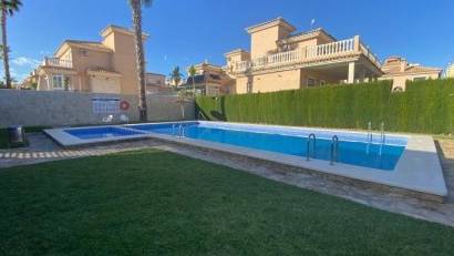 Återförsäljning - Villa -
Orihuela Costa