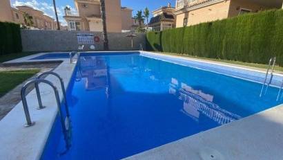 Återförsäljning - Villa -
Orihuela Costa