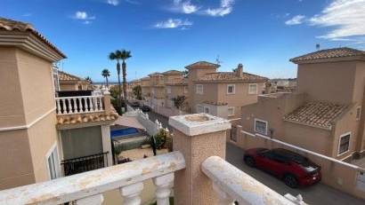 Återförsäljning - Villa -
Orihuela Costa