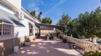 Resale - Villa -
Elche