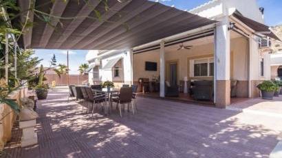 Resale - Villa -
Elche