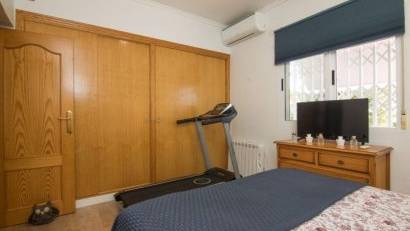 Resale - Villa -
Elche