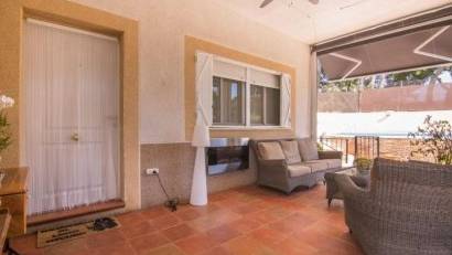 Resale - Villa -
Elche