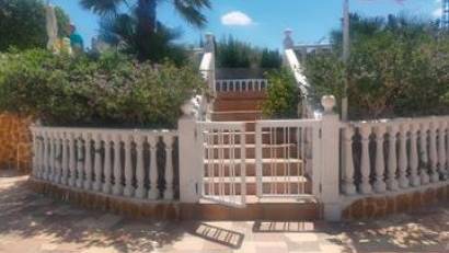 Återförsäljning - Villa -
Elche