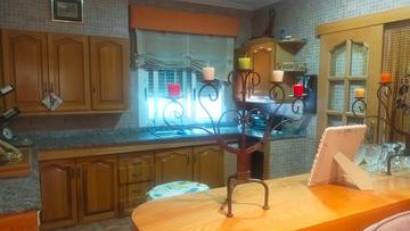 Återförsäljning - Villa -
Elche