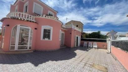 Resale - Villa -
Playa Flamenca