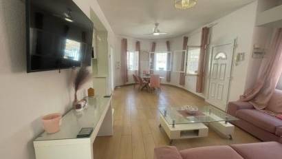 Resale - Villa -
Playa Flamenca