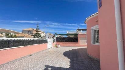 Resale - Villa -
Playa Flamenca
