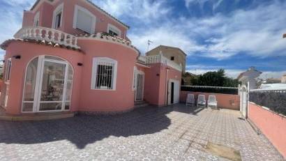 Resale - Villa -
Playa Flamenca