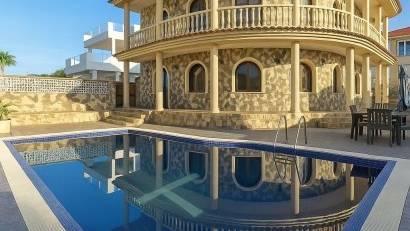 Resale - Villa -
Orihuela Costa - La Zenia