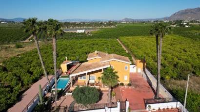 Resale - Villa -
Orihuela