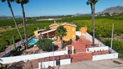 Resale - Villa -
Orihuela