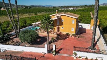 Resale - Villa -
Orihuela