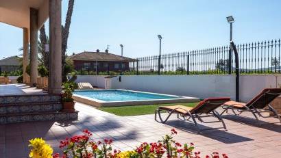 Resale - Villa -
Orihuela