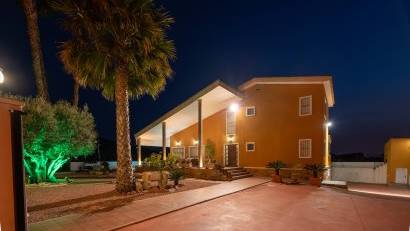 Resale - Villa -
Orihuela