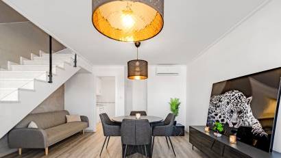 Resale - Townhouse -
Los Balcones