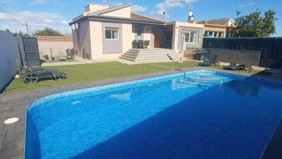 Resale - Villa -
Torrevieja