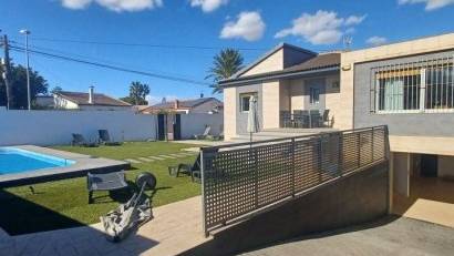 Resale - Villa -
Torrevieja