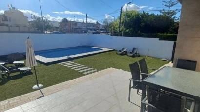 Resale - Villa -
Torrevieja