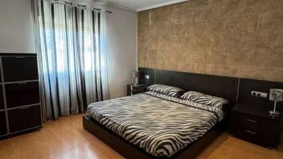 Resale - Villa -
Torrevieja