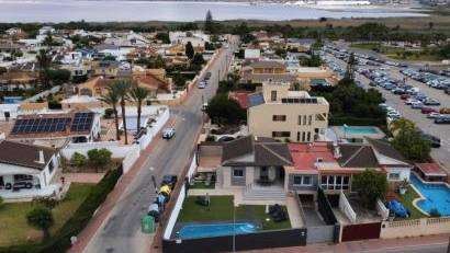 Resale - Villa -
Torrevieja