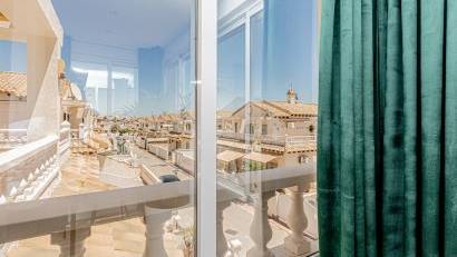 Resale - Townhouse -
Los Altos