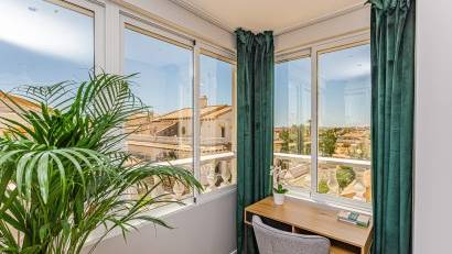 Resale - Townhouse -
Los Altos