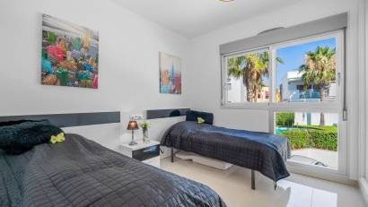 Återförsäljning - Bungalow -
Punta Prima