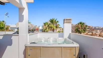 Återförsäljning - Bungalow -
Punta Prima