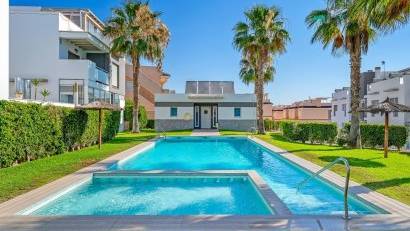 Återförsäljning - Bungalow -
Punta Prima