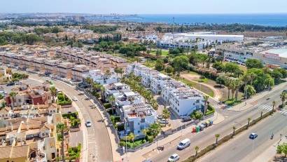 Återförsäljning - Bungalow -
Punta Prima