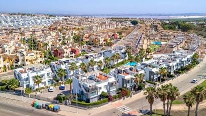 Återförsäljning - Bungalow -
Punta Prima