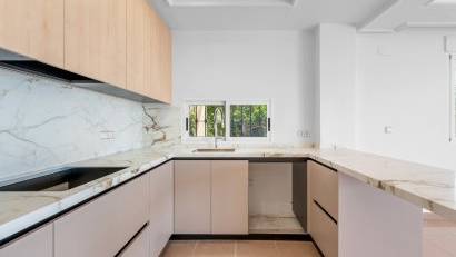 Resale - Villa -
Torrevieja