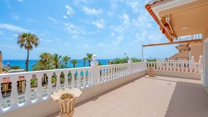 Resale - Villa -
Torrevieja