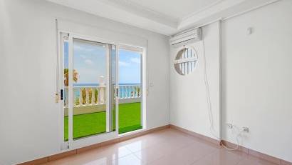 Resale - Villa -
Torrevieja
