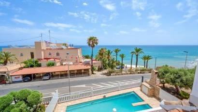 Resale - Villa -
Torrevieja