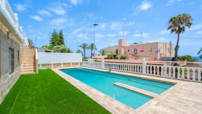 Resale - Villa -
Torrevieja