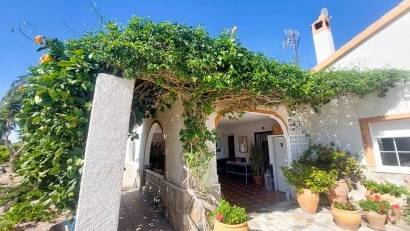 Resale - Finca -
La Marina