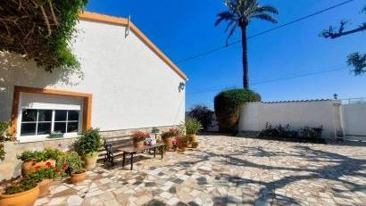 Resale - Finca -
La Marina